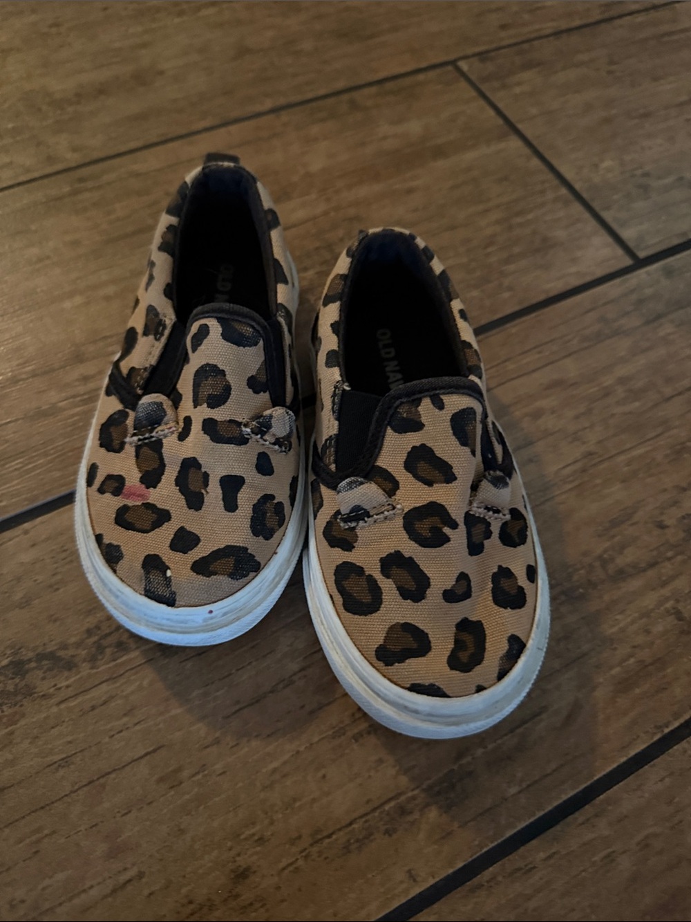 Toddler size 6 old Navy Leopard Print Slip-On Shoes